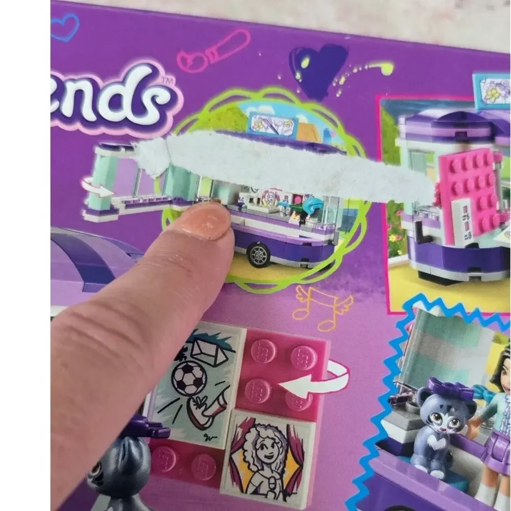 Lot of 2 Lego  Friends  NIB Emma 's Deluxe Bedroom and Emma's Art Stand-Retired